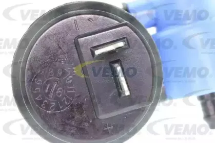 Водяной насос, система очистки окон VEMO купить