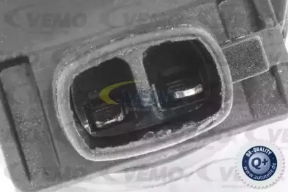 Водяной насос, система очистки окон VEMO купить