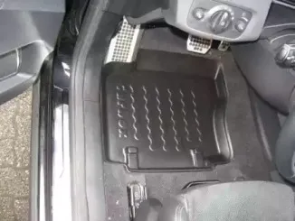 Резиновый коврик с защитными бортами CARBOX купить