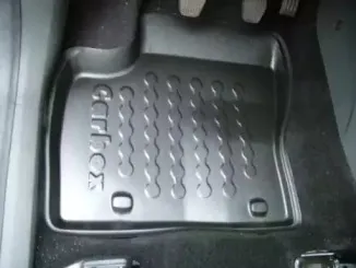 Резиновый коврик с защитными бортами CARBOX купить