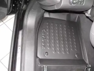 Резиновый коврик с защитными бортами CARBOX купить