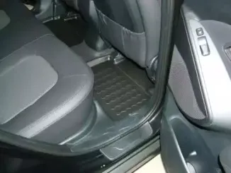 Резиновый коврик с защитными бортами CARBOX купить